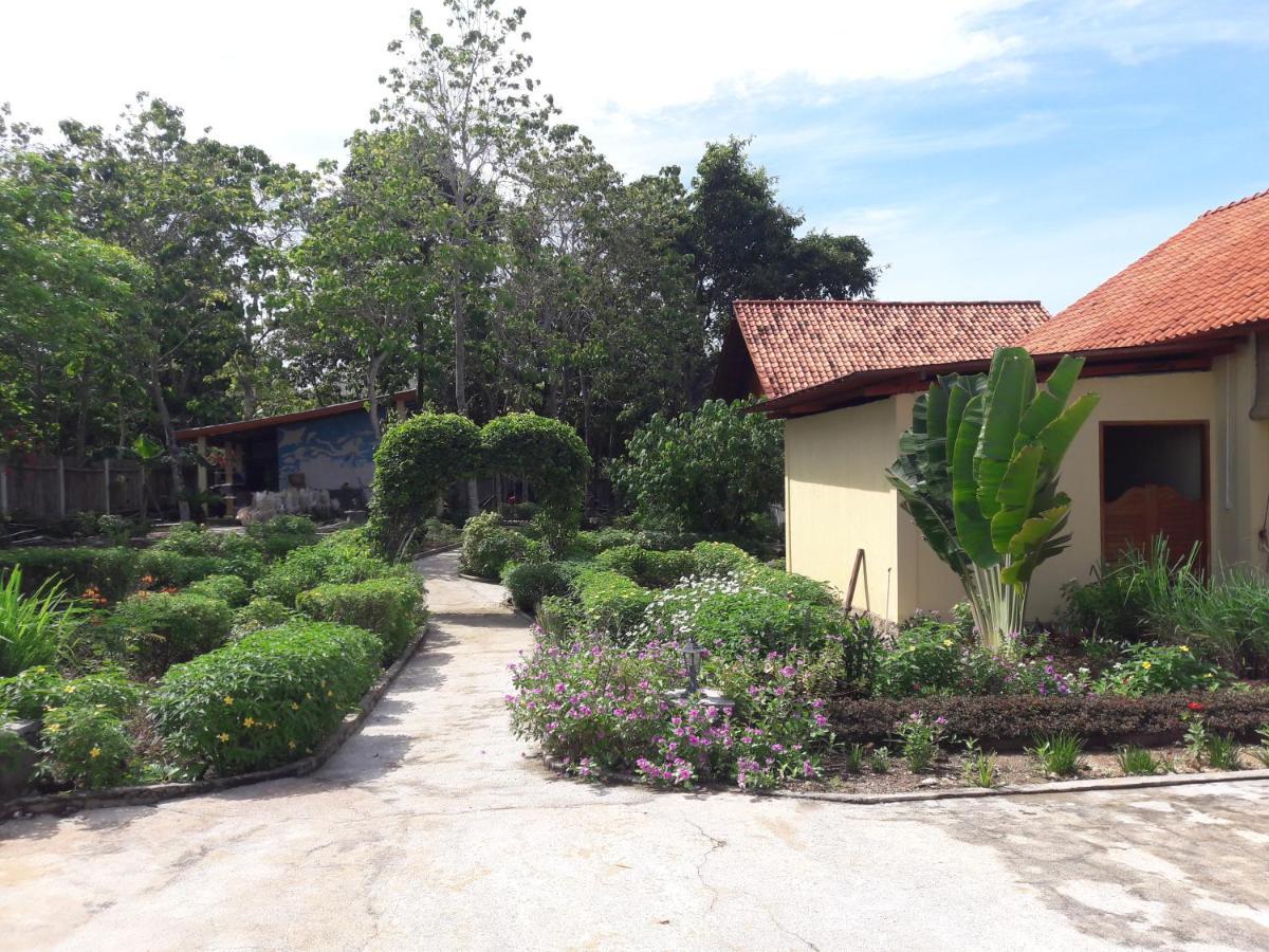 Marind Dive Eco Resort Waha Eksteriør billede